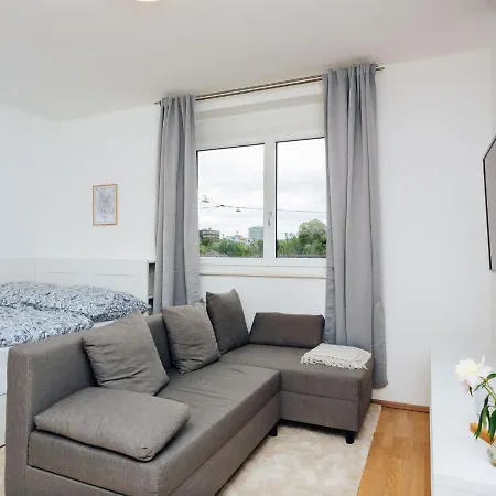 Apartment Zentral Gelegenes Nahe Altstadt & Messe *