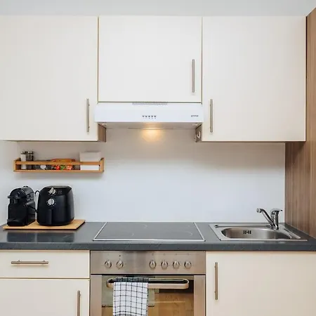 Apartment Zentral Gelegenes Nahe Altstadt & Messe *