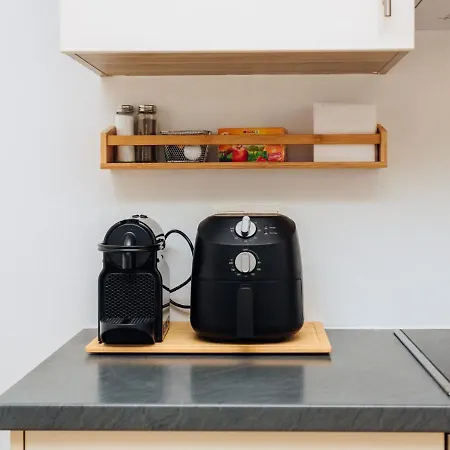 Zentral Gelegenes Nahe Altstadt & Messe Appartamento