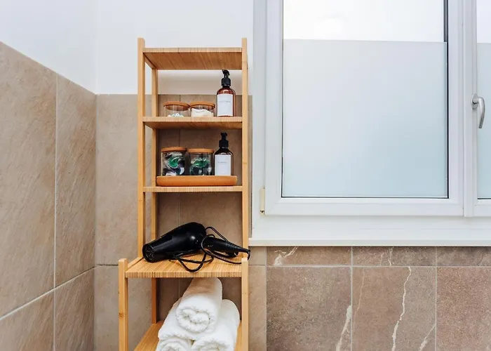 Zentral Gelegenes Nahe Altstadt & Messe Appartamento